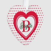 レッドクリスマスハートモノグラムのカスタム オーナメント (正面)