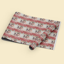 レッドクリスマスビレッジファミリーフォトカスタムホリデー ラッピングペーパー