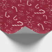 レッドクリスマスホリデーキャンディケーンスノーフレークモダン ラッピングペーパー (角)
