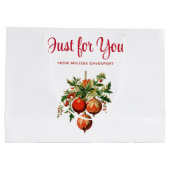 レッドクリスマスボードビーズウィズホリーフェスティバル ラージペーパーバッグ (裏面)