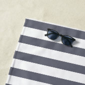 レッドグパーソナライズされたレーアンドホワイトカバナストライプ ビーチタオル (インサイチュ)