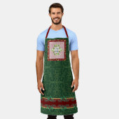 レッドグリーンホリー金ゴールドベビーコールドアウトサイドタイポグラフィ エプロン (着用した状態)