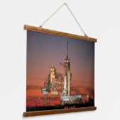 レッドスカイ宇宙シャトルアトランティス打ち上げ 吊り下げ型タペストリー (傾斜あり)