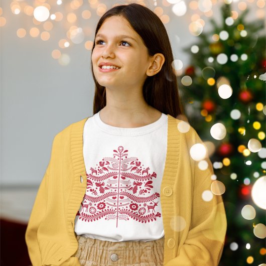 レッドスカンジナビアフォークアートノルディッククリスマスツリー Tシャツ