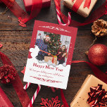 レッドスクリプト1枚の写真クリスマス、クリスマスカード カード<br><div class="desc">このミニマエレガントリスト赤と白のメリークリスマスの休日の葉書に手書きのスクリプトは、あなたの個人的な写真とあなたの個人的なメッセージの一つお気に入りののスポットを特徴としている。おカスタマイズ前の特別な文字でカードの裏。家族や友人に送ることができ、クライアントや小さなシンプルビジネスのお客様に送るのに十分なプロフェッショナルと企業のである。</div>