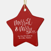 レッドスター私たちの初めてのクリスマス結婚したのメリー写真 セラミックオーナメント (左)