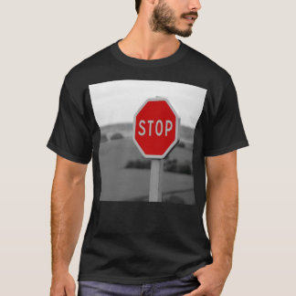 レッドストップロード・サインのミニマリスト写真 Tシャツ