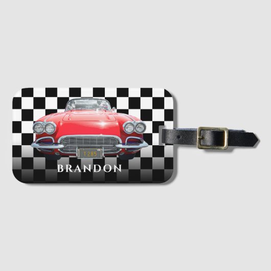 レッドスポーツの車、ホワイトネーム、B/W 市松模様に ラゲッジタグ (正面横)