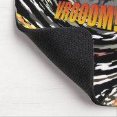 レッドスポーツカーが壁を突き抜ける マウスパッド (コーナー)