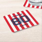 レッドスポーツチーム名前をカスタムするナンバーチームゲームデイ スクエアペーパーコースター (アングル)