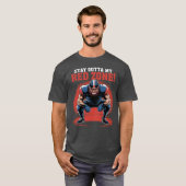 レッドゾーンサッカー選手の外に滞在 Tシャツ (正面フル)
