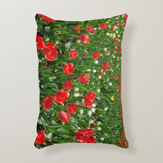 レッドチューリップフラワーフィールド自然撮影 アクセントクッション (正面(垂直))