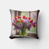 レッドチューリップ&薄紫ブーケ クッション (正面)