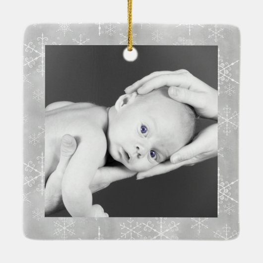 レッドトラックベビー初のクリスマスツリー名写真 セラミックオーナメント (裏面)