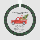 レッドトラック初めてのクリスマス結婚したバッファロープレイド オーナメント (裏面)