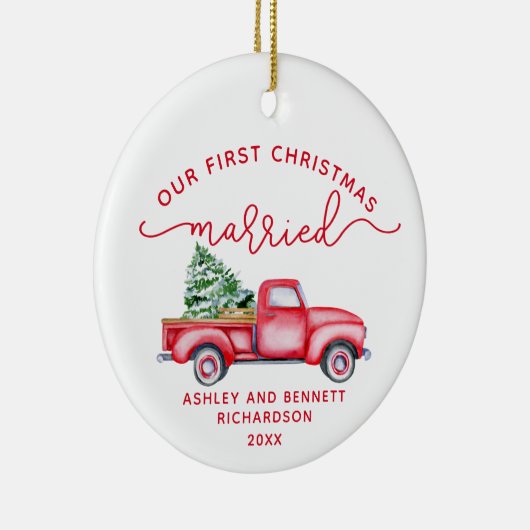 レッドトラック私たちの初めてのクリスマス結婚した写真 セラミックオーナメント (右)