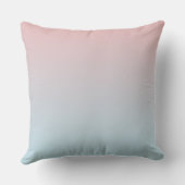 レッドドッグ歩くダウン雪の冬の通り クッション (裏面)