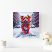 レッドドッグ歩くダウン雪の冬の通り スクエア壁時計 (ホーム)