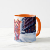 レッドドッグ歩くダウン雪の冬の通り マグカップ (正面右)