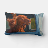 レッドドッグ風光明媚な車に乗る芸術プリント ランバークッション (裏面)