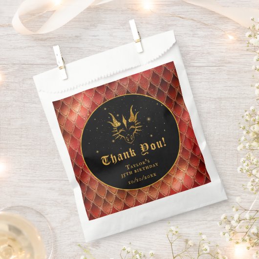 レッドドラゴンはかりで測金ゴールド誕生日ありがとう フェイバーバッグ (クリップ留めされた状態)