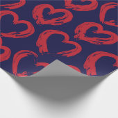 レッドネイビーハート型バレンタインデーのシームレスなパット ラッピングペーパー (角)