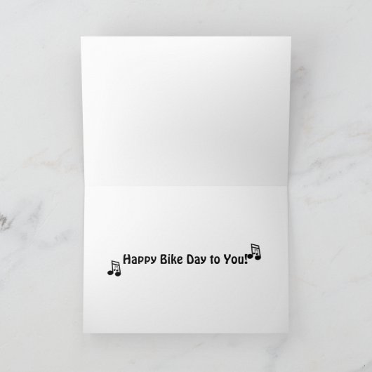レッドバイクバイクもしくは自転車に乗る人おもしろい誕生日カード カード (内部)