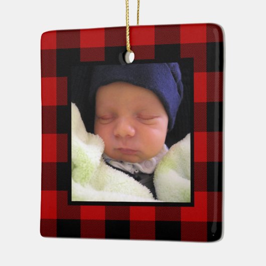 レッドバッファロープレイド1stクリスマスベビー写真 セラミックオーナメント (左)