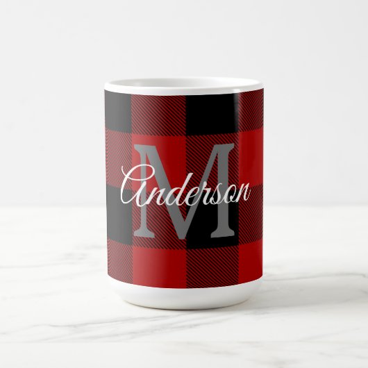 レッドバッファロープレイド |個人イニシャル |ギフト コーヒーマグカップ (中央)