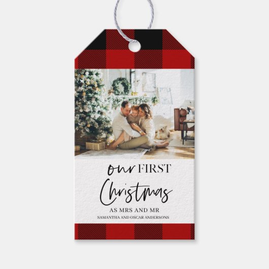 レッドバッファロープレイド&私たちの初めてのクリスマス ギフトタグ (正面)