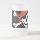 レッドバンダナの笑顔のスカル フロストグラスビールジョッキ (正面左)