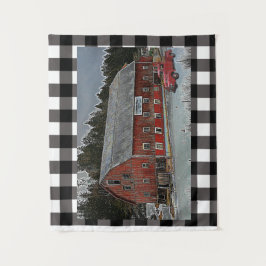 レッドバーンアンドトラックオンプレイドタペストリー タペストリー