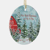 レッドバーンパインツリーズスノー我々の初めてのクリスマス写真 セラミックオーナメント (右)