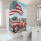 レッドピックアップトラック：アメリカ国旗のヴィンテージ シャワーカーテン (インサイチュ)