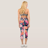 レッドピンクオレンジバラパターンデザイン カプリレギンス (裏面)