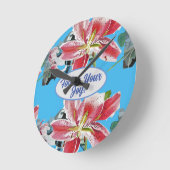 レッドピンクリリーユリフローラブルーユアジョイ ラウンド壁時計 (傾斜)