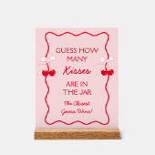 レッドピンク推測何人のキスブライダルシャワーゲーム アクリルサイン (正面)