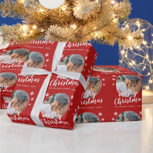 レッドファミリーフォトスノーフレークメリークリスマス ラッピングペーパー (クリスマス)