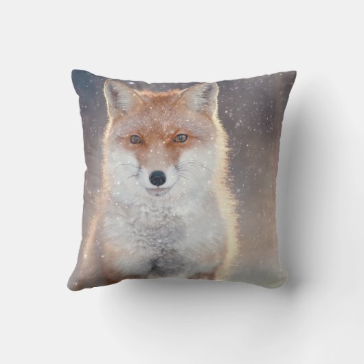 レッドフォックス、冬の森、風光明媚なイラストレーション。 クッション (裏面)