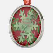 レッドフローラとグリーンスノーフレークプレミアムオーナメント メタルオーナメント (左)