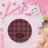 レッドブラックバッファロープレイドモノグラムイニシャル ペーパープレート (パーティー)