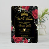 レッドブラックバラフローラスウィート16 16誕生日アーチ 箔招待状 (立ち正面)