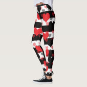 レッドブラックラブハートと白黒ストライプ レギンス (左)