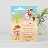 レッドヘア女性のカーボーイ誕生日パーティー 招待状 (スタンド正面)