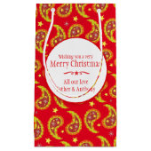 レッドペイズリーパーソナライズされたクリスマス抱き枕 スモールペーパーバッグ (正面)