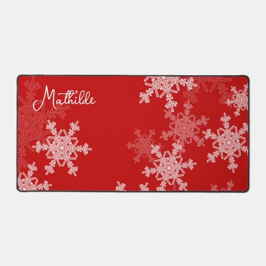 レッドホワイトスノーフレークのミニマリストのクリスマスの名前 デスクマット (正面)