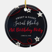 レッドホワイト&ブラックスイートアンドサッシスターズ誕生日 セラミックオーナメント (裏面)