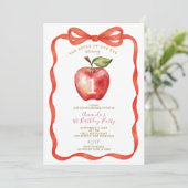 レッドボウアップルの私たちの目の女の子の最初の誕生日パーティー 招待状 (スタンド正面)