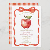 レッドボウアップルの私たちの目の女の子の最初の誕生日パーティー 招待状 (正面/裏面)