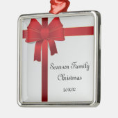 レッドボウファミリークリスマス メタルオーナメント (左)